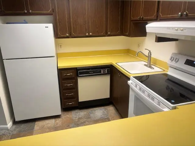 Kitchen 2 at 342 Southwind Drive 223, North Palm Beach