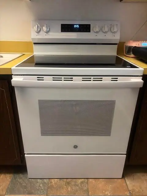 Stove at 342 Southwind Drive 223, North Palm Beach