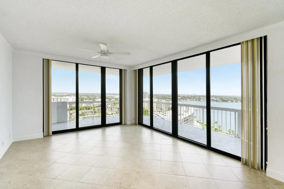 DSC_8565 at 123 LAKESHORE Drive PH45, North Palm Beach