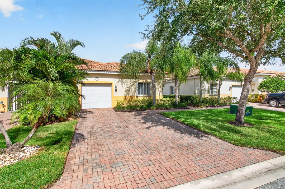 1front f l sort of at 2323 WINDJAMMER Way, West Palm Beach