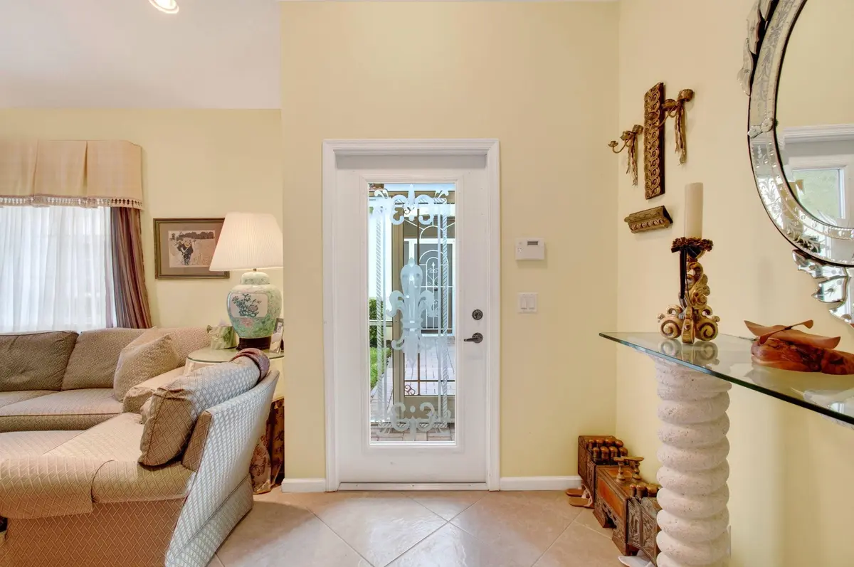 2hall to door w lr at 2323 WINDJAMMER Way, West Palm Beach