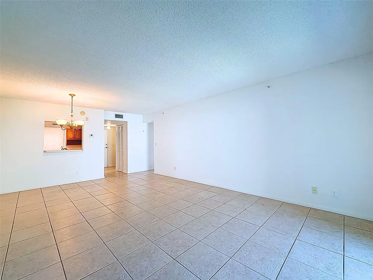 Photo 4 at 4025 N Federal Highway 227B, Oakland Park