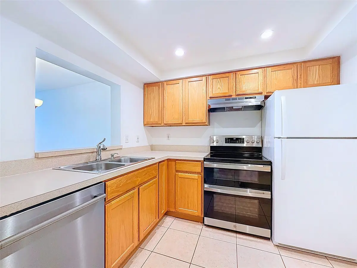 Photo 7 at 4025 N Federal Highway 227B, Oakland Park