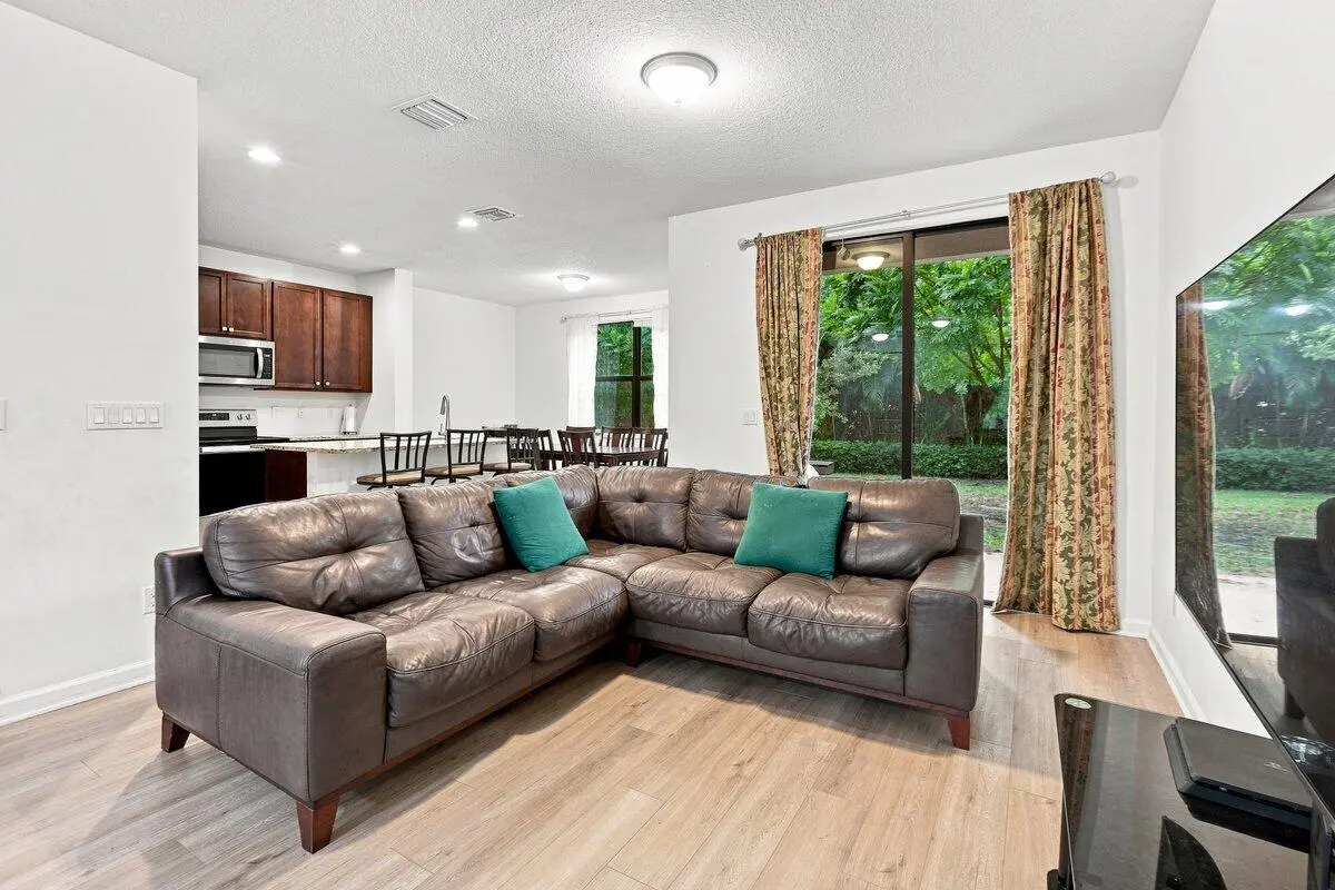 1O3A2519 at 269 NW 36th Avenue, Pompano Beach