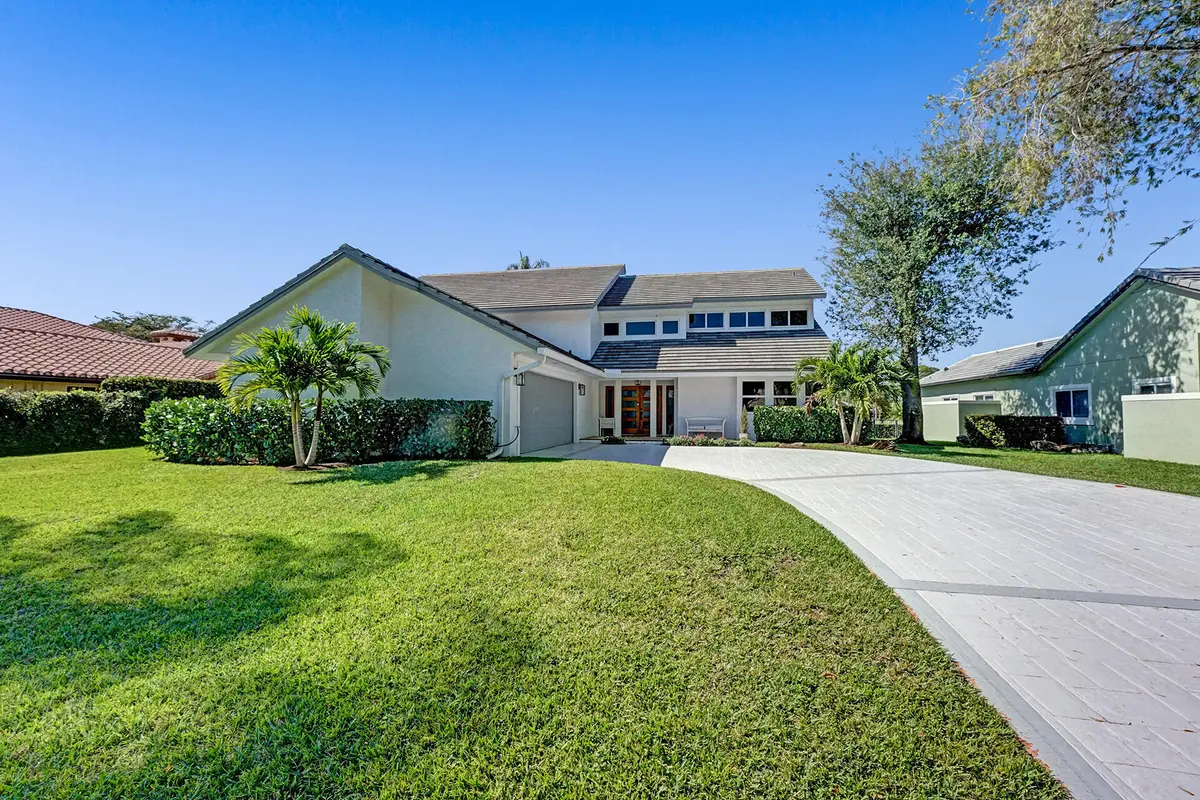 Outside at 21 Marlwood Lane, Palm Beach Gardens