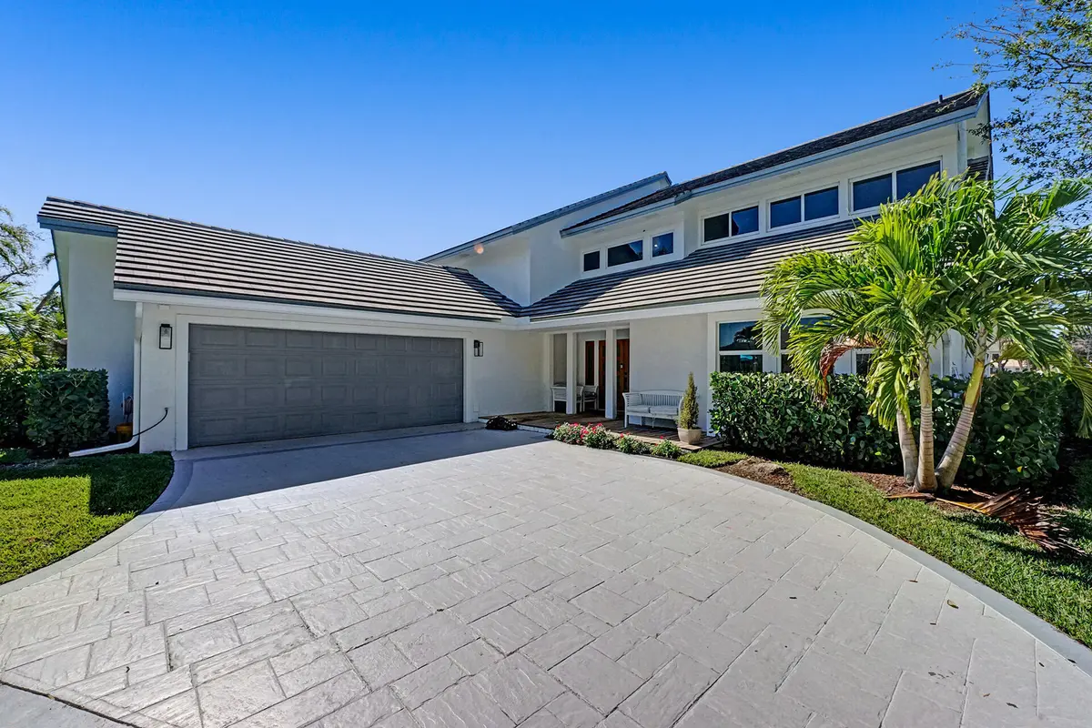 Outside at 21 Marlwood Lane, Palm Beach Gardens