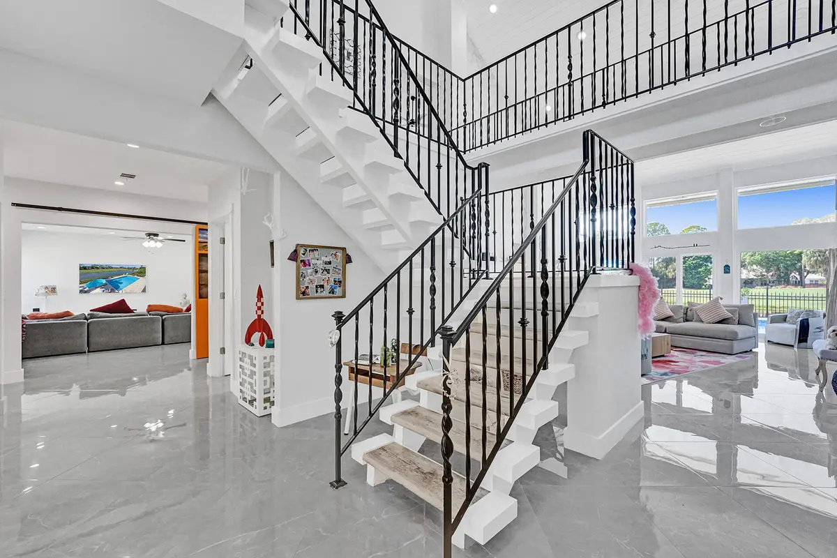 entrance at 21 Marlwood Lane, Palm Beach Gardens