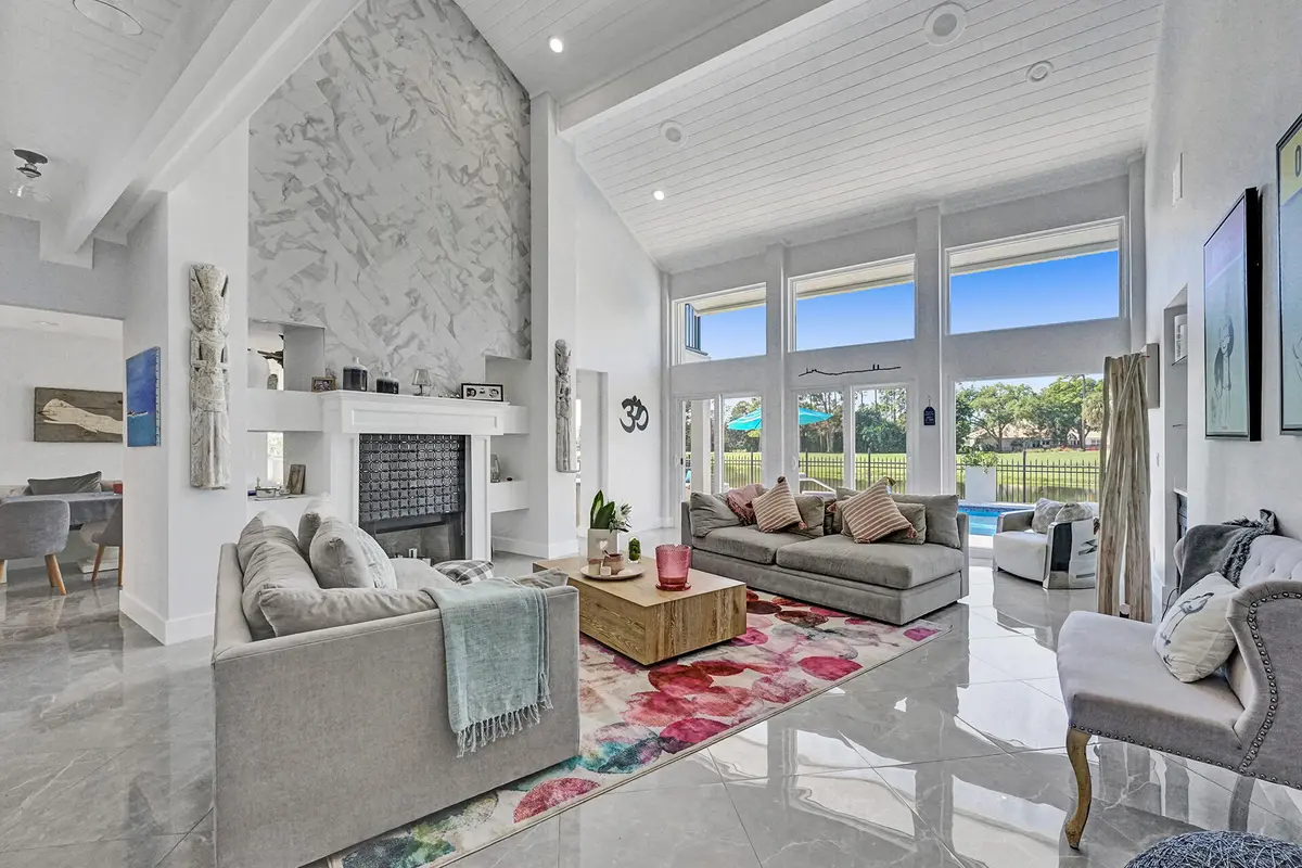 Living room at 21 Marlwood Lane, Palm Beach Gardens