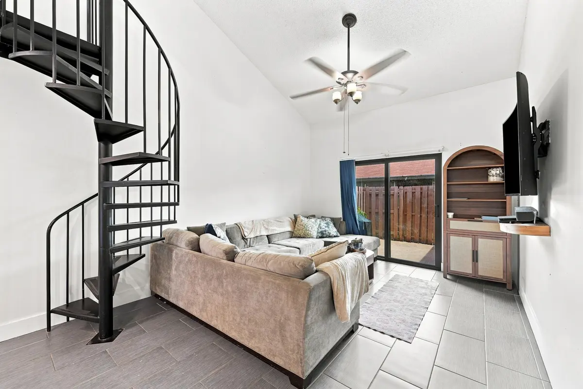 05_stl_2093_with_tv at 2016 SW 82nd Avenue, Davie