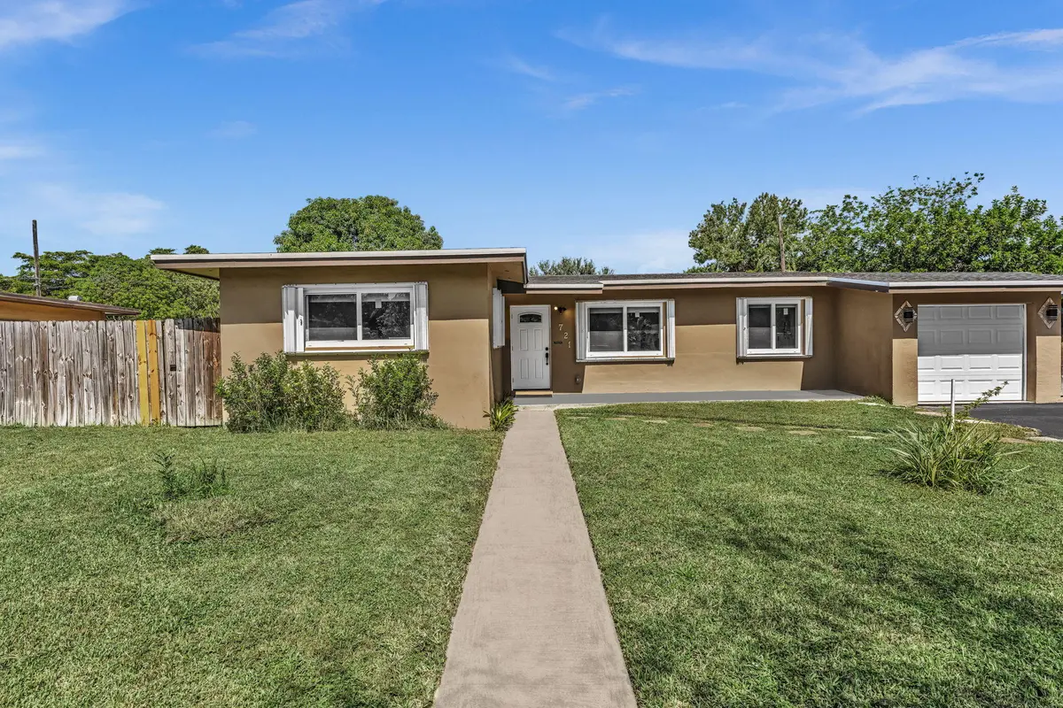 . at 721 FAIRWAY Drive, Plantation