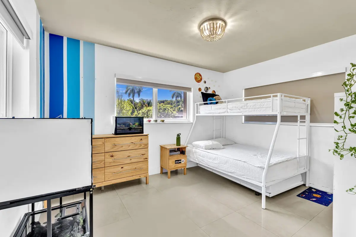 bedroom at 721 FAIRWAY Drive, Plantation