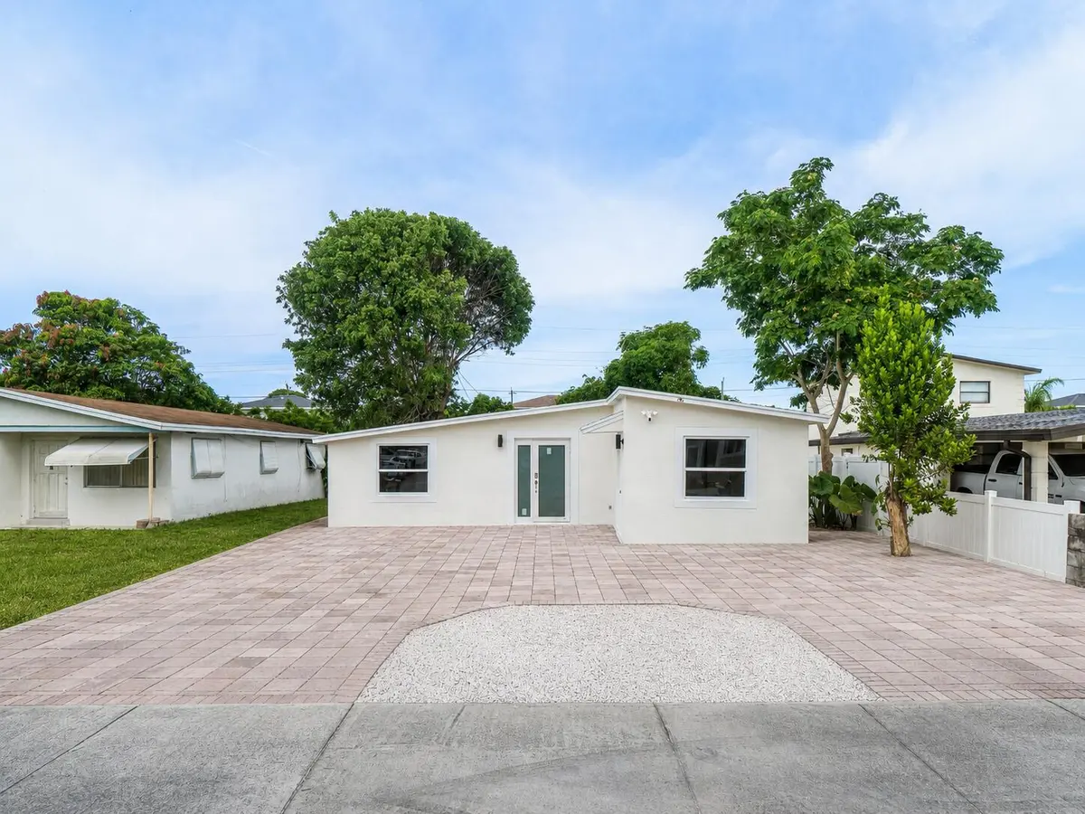 325 Exterior at 325 SW 8TH Avenue, Delray Beach