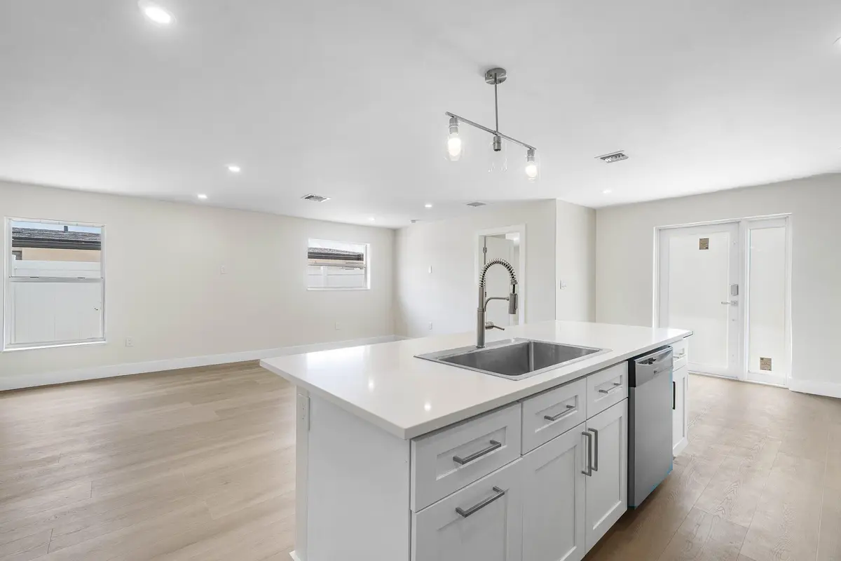 005-325Southwest8thAvenue-DelrayBeach-FL at 325 SW 8TH Avenue, Delray Beach