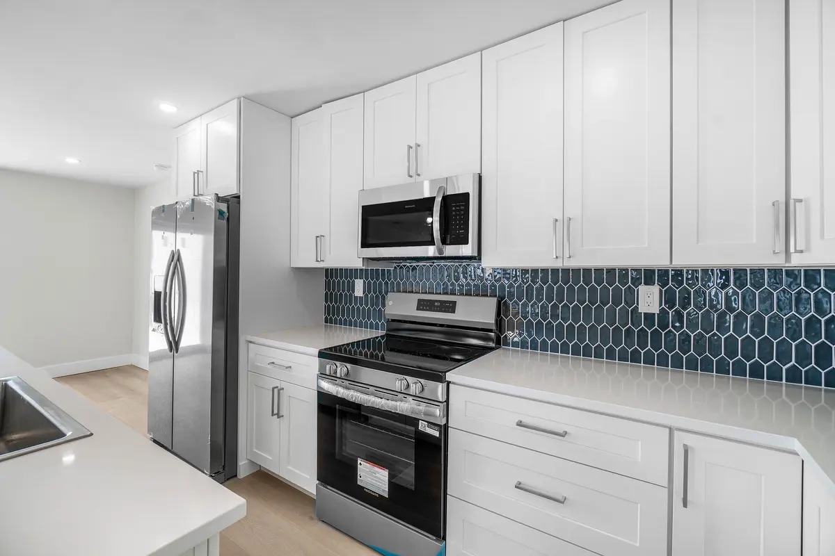 009-325Southwest8thAvenue-DelrayBeach-FL at 325 SW 8TH Avenue, Delray Beach