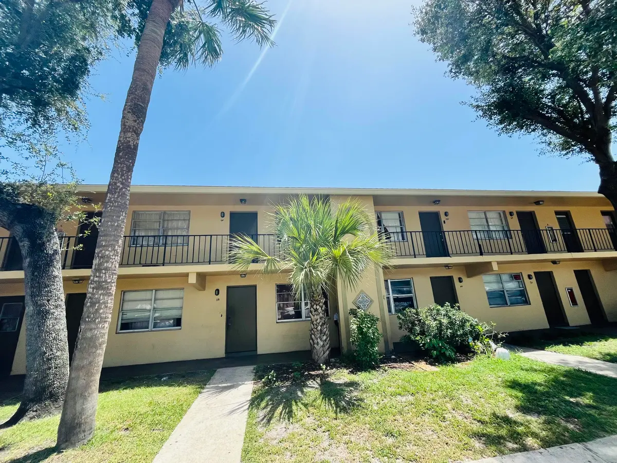 front at 635 SW 20th Court 9B, Delray Beach