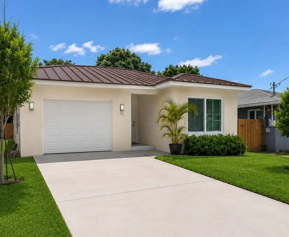 font at 410 NE 34TH Street, Oakland Park