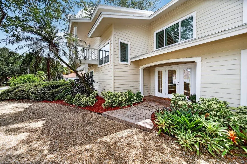 entrance1.jpg-SMALL at 15 HERITAGE Way, Sewalls Point