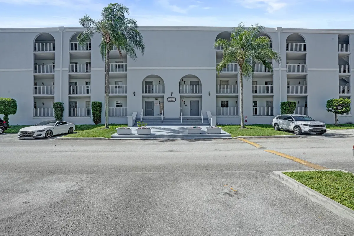 7980 N FRENCH Drive 3-202, Pembroke Pines, FL – photo 1