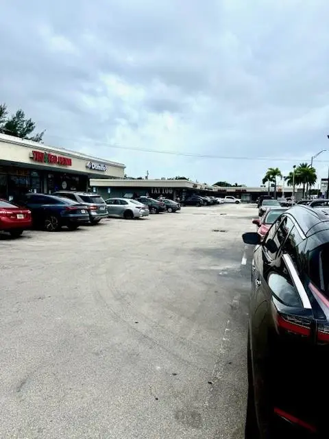 Photo 7 at 400 E Oakland Park Boulevard 404, Oakland Park