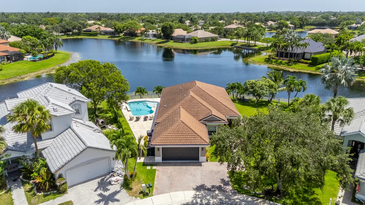 Dron-16 at 6272 NW 108TH Way, Parkland