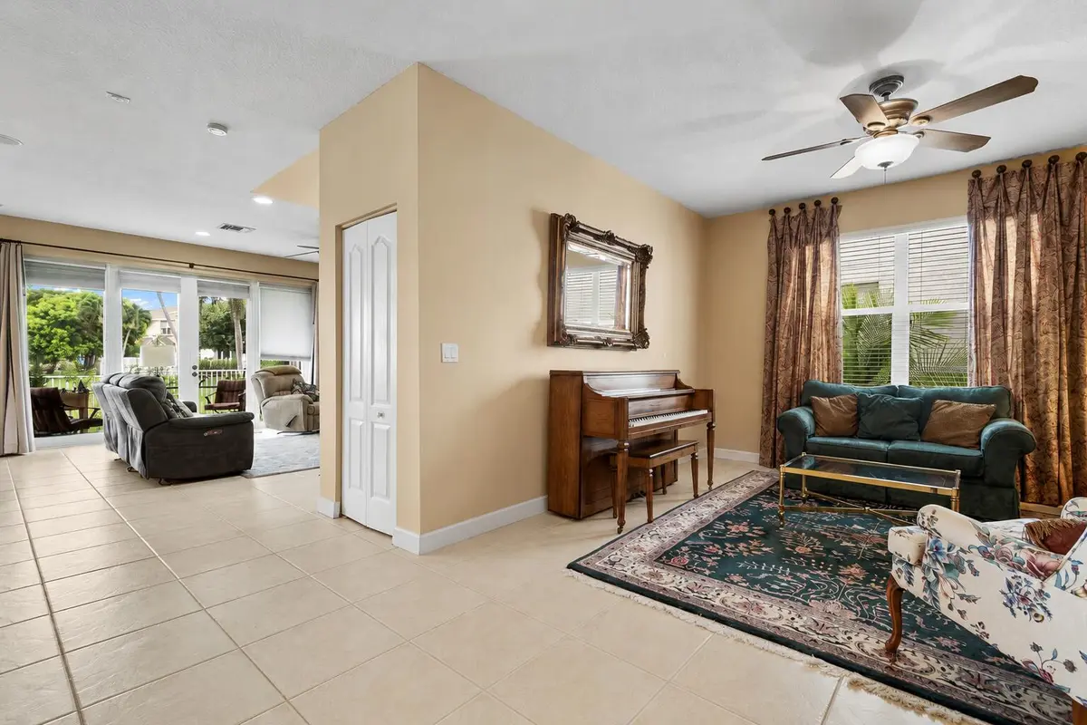 Living room photo at 135 Hamilton Terrace, West Palm Beach