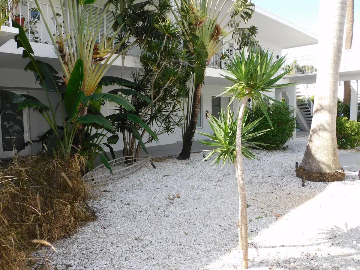 Courtyard at 15 S Palmway, Lake Worth Beach