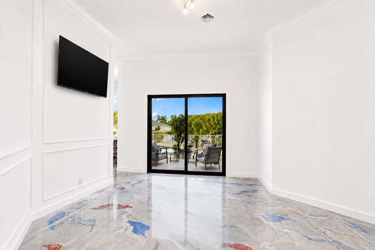 Sitting/living at 11618 MANATEE BAY Lane, Wellington