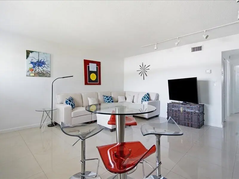 01-525 Meridian Ave apt 305_001 at 525 Meridian Avenue 305, Miami Beach