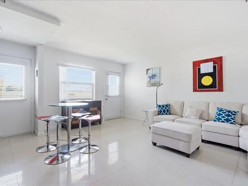 02-525 Meridian Ave apt 305_002 at 525 Meridian Avenue 305, Miami Beach