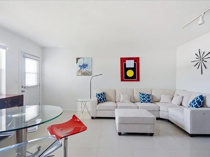 03-525 Meridian Ave apt 305_003 at 525 Meridian Avenue 305, Miami Beach
