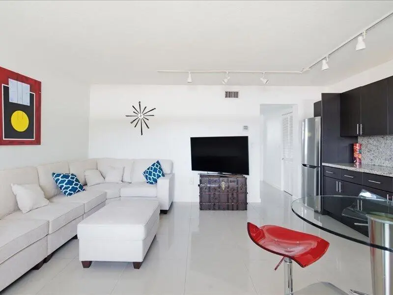 04-525 Meridian Ave apt 305_004 at 525 Meridian Avenue 305, Miami Beach