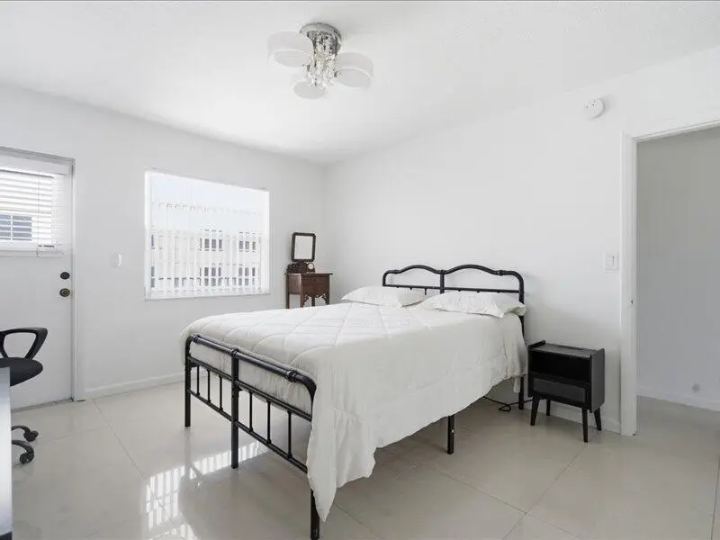 09-525 Meridian Ave apt 305_009 at 525 Meridian Avenue 305, Miami Beach