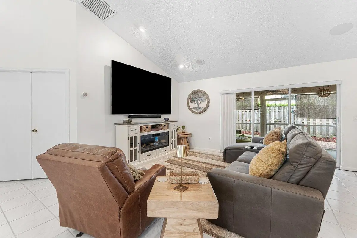 Living area at 12842 Meadowbend Drive, Wellington