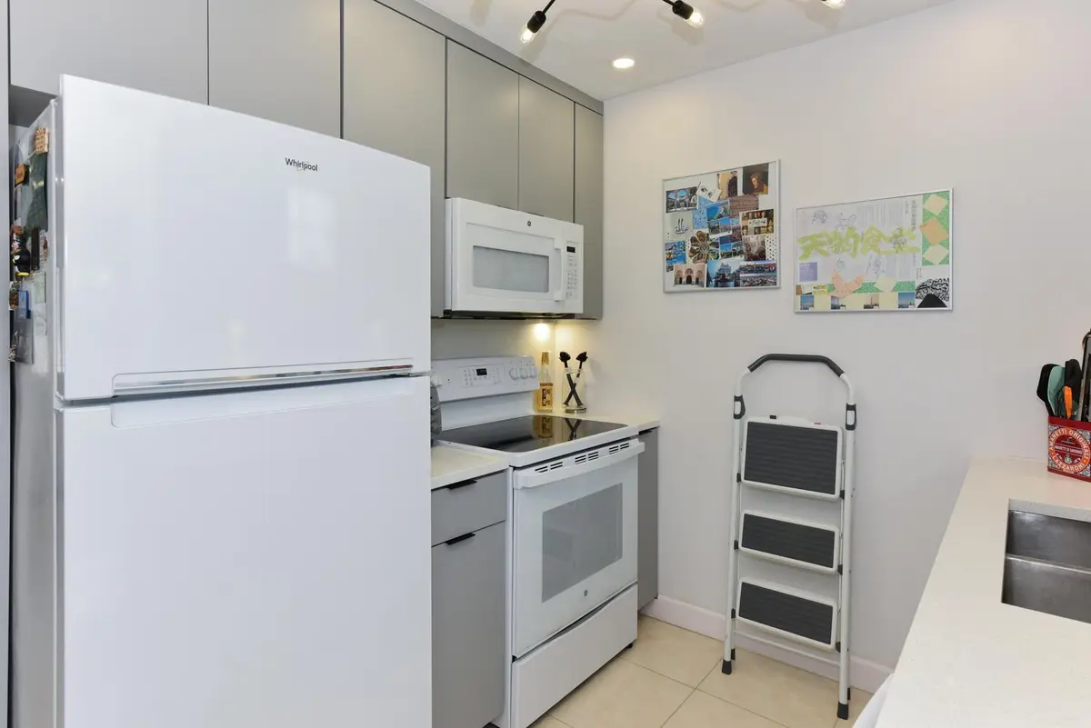 Kitchen at 18625 Loxahatchee River Road, Jupiter