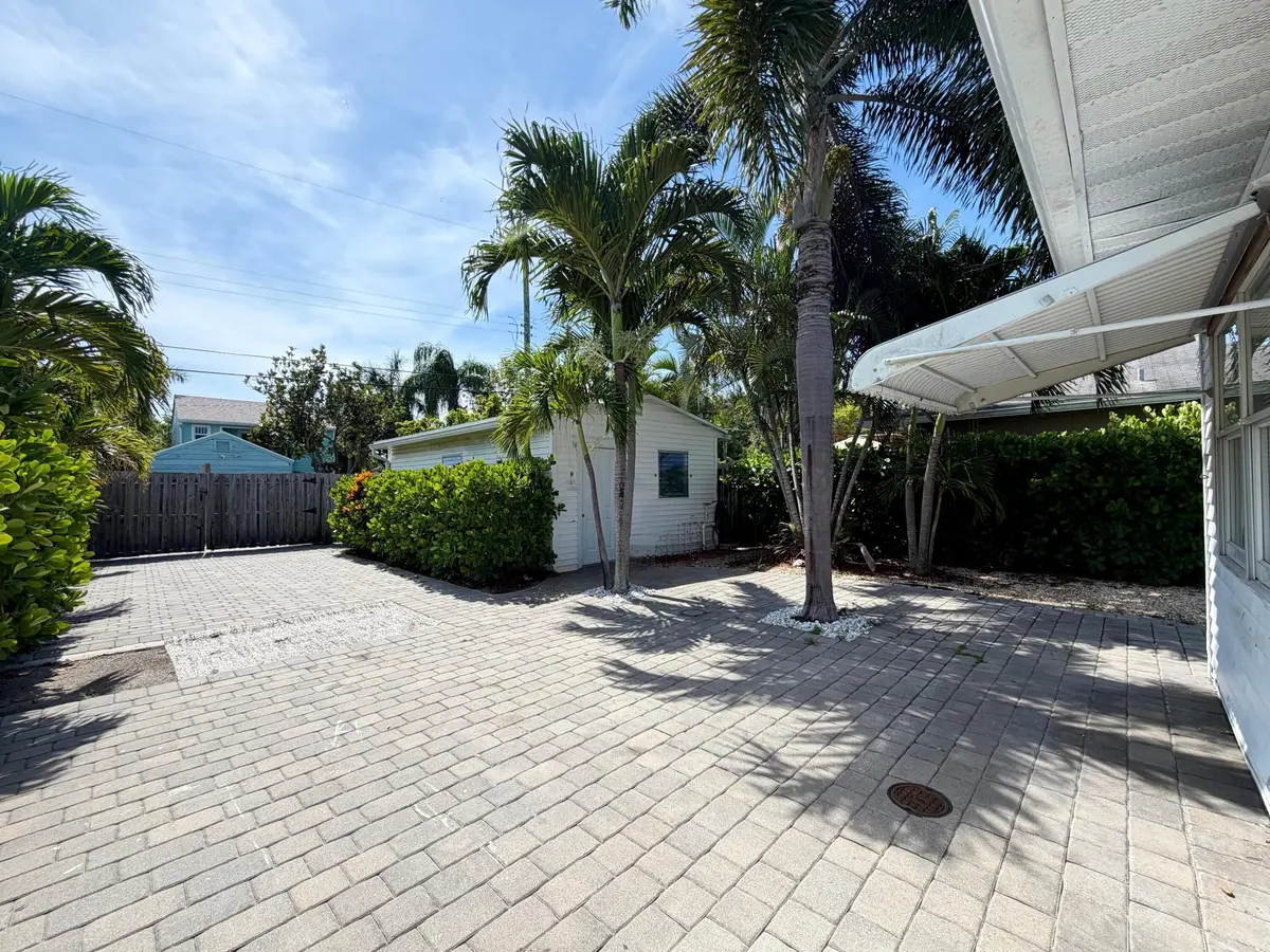 ext at 528 N J Street, Lake Worth Beach