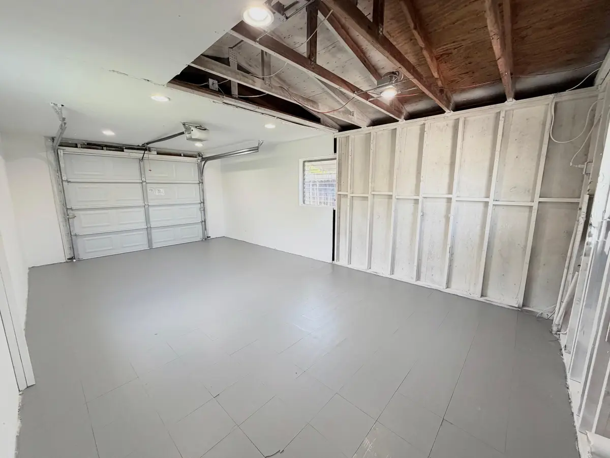 garage at 528 N J Street, Lake Worth Beach