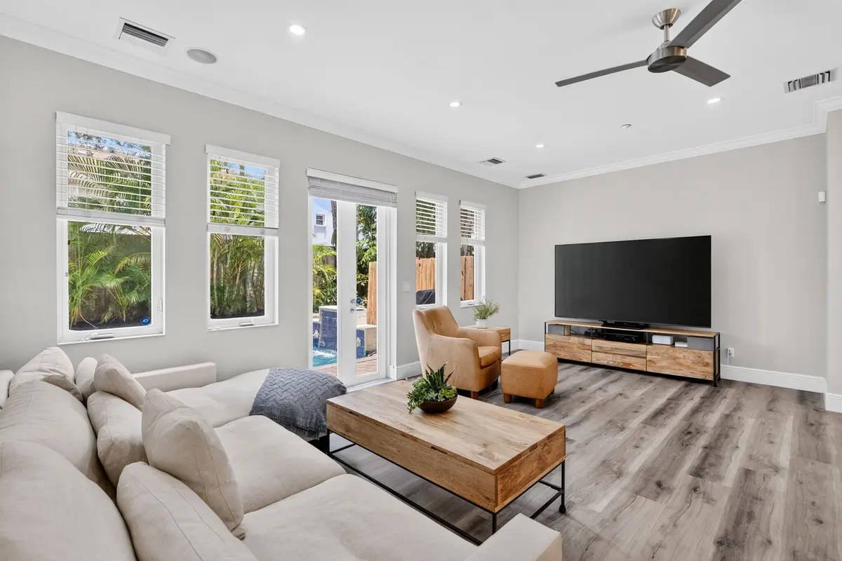15-web-or-mls-b699A0078 at 500 NE 17TH Avenue, Fort Lauderdale