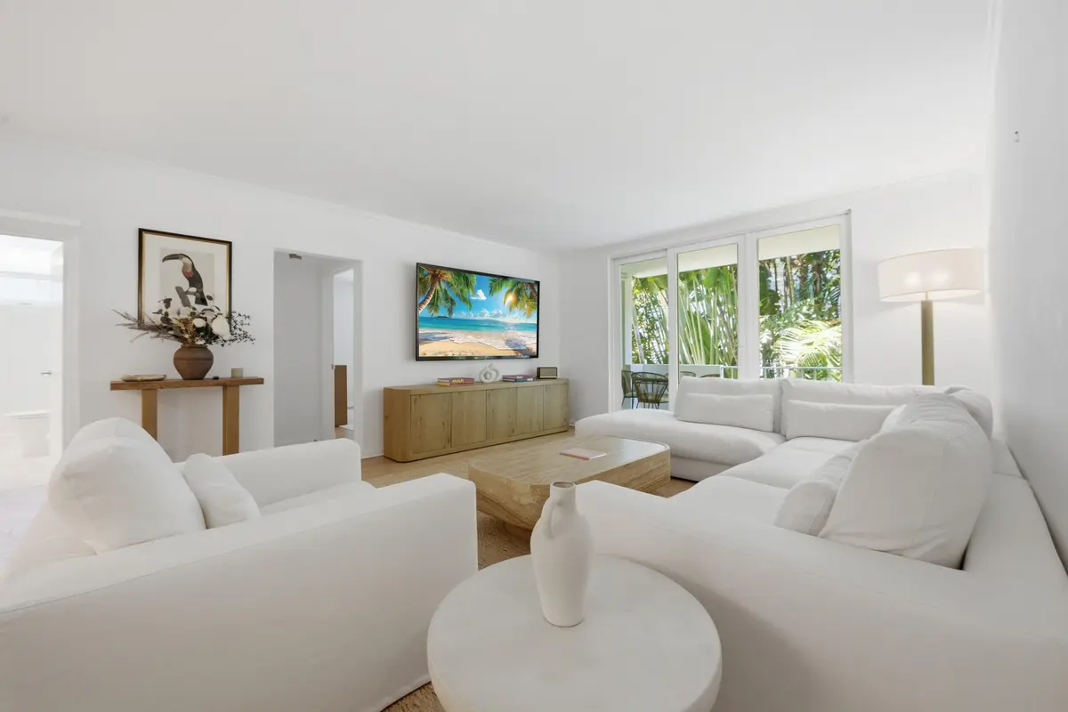 LOUNGE at 226 Brazilian Avenue 2b, Palm Beach