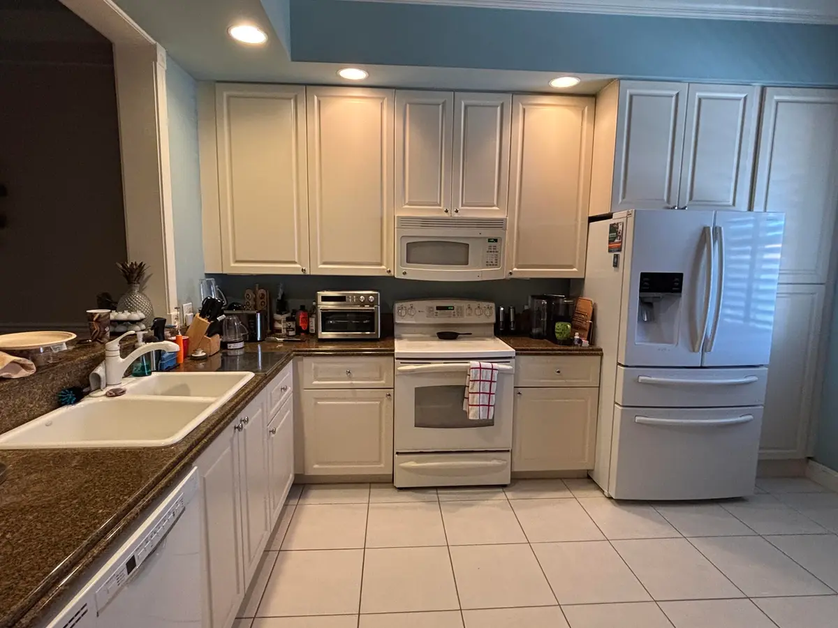 Kitchen at 31 HARBOUR ISLE Drive PH05, Fort Pierce
