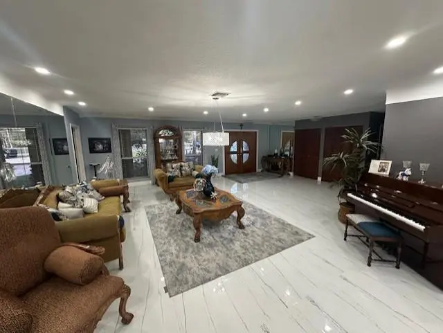 GetMedia (16) at 5800 PINETREE Road, Parkland