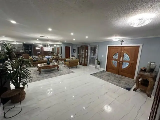 GetMedia (7) at 5800 PINETREE Road, Parkland