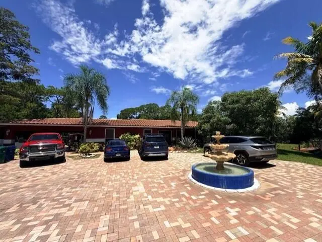 photo_01 at 5800 PINETREE Road, Parkland