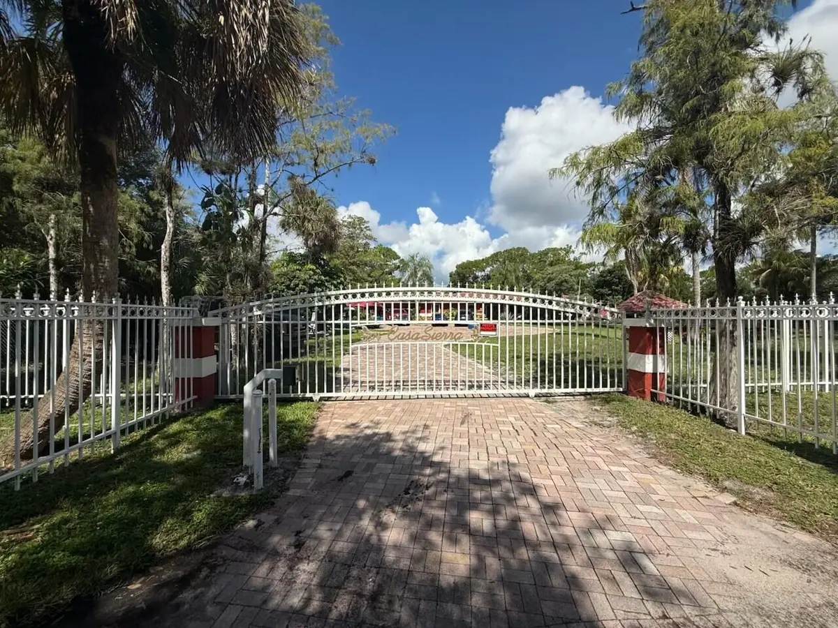 photo_09 at 5800 PINETREE Road, Parkland