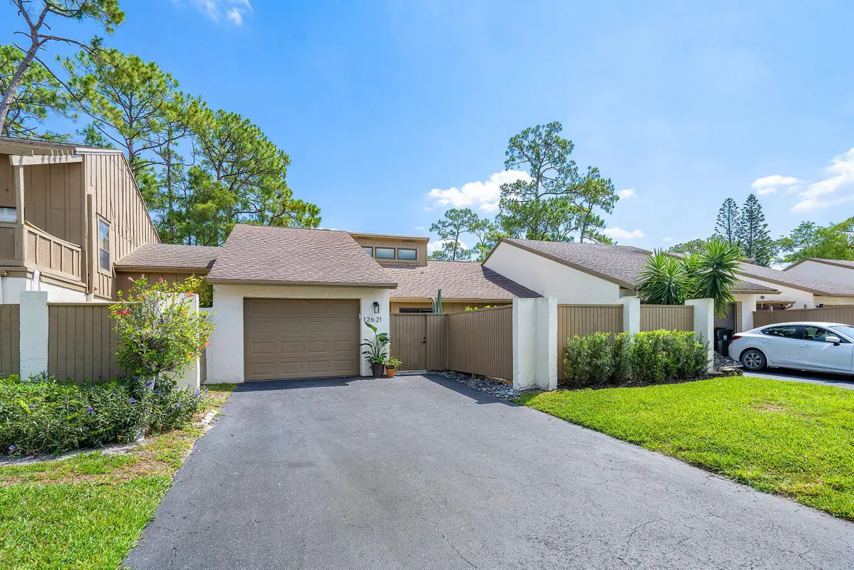 Front at 12621 SHADY PINES Court 12621, Wellington