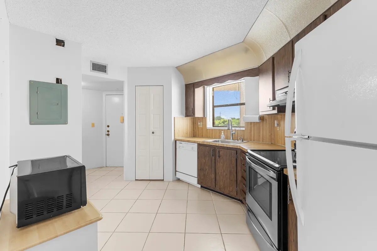 R6II4510 at 6555 W BROWARD Boulevard 409, Plantation