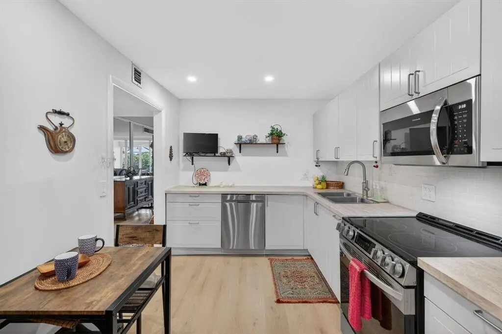 Kitchen at 3200 N Course Lane 116, Pompano Beach