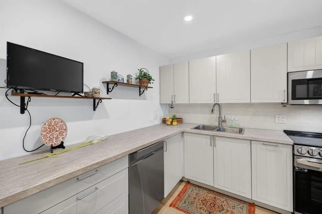 Kitchen at 3200 N Course Lane 116, Pompano Beach
