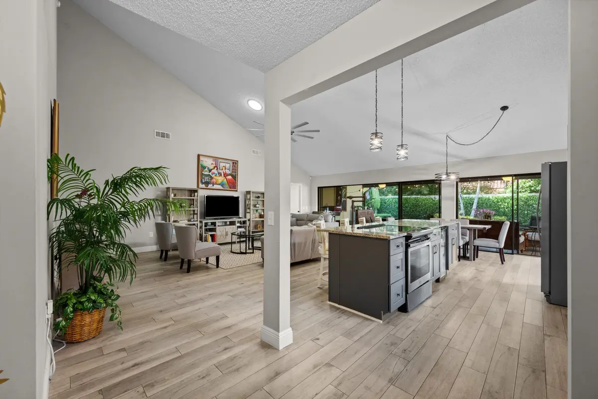OPEN CONCEPT LIVING SPACE at 2895 FARRAGUT Lane, West Palm Beach