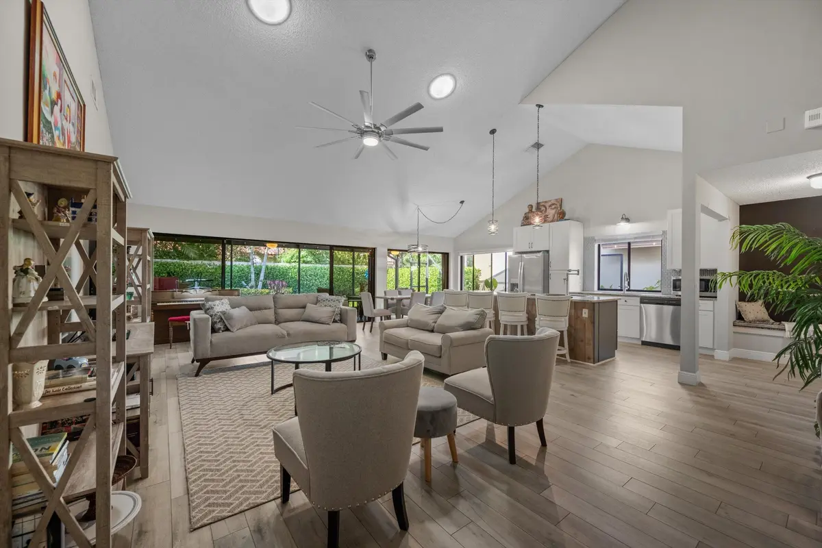 VAULTED CEILING at 2895 FARRAGUT Lane, West Palm Beach