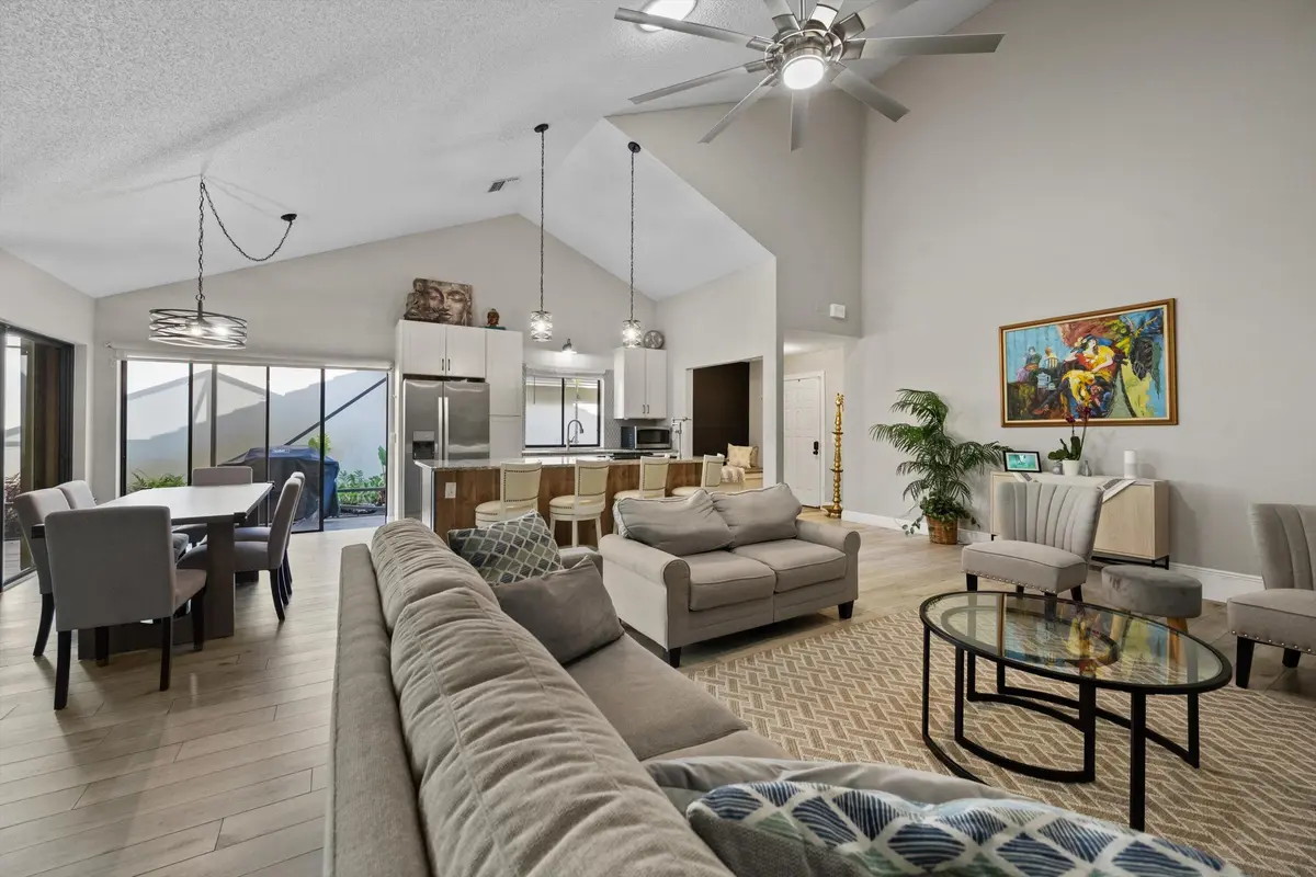 OPEN CONCEPT LIVING SPACE at 2895 FARRAGUT Lane, West Palm Beach